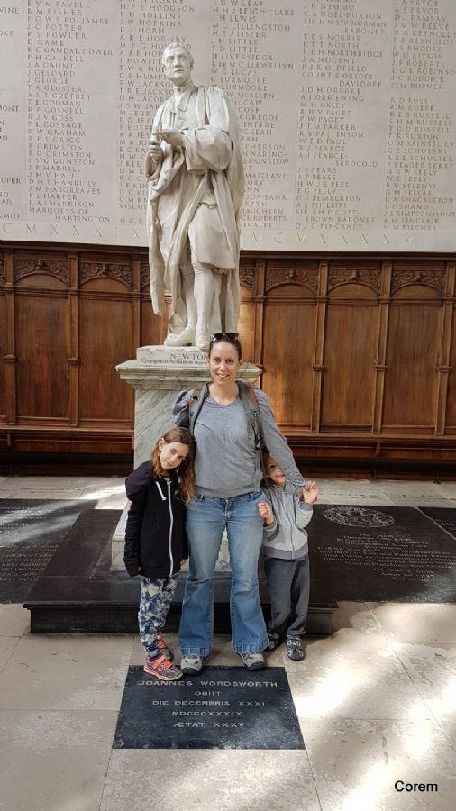 צילום משפחתי עם אייזק ניוטון